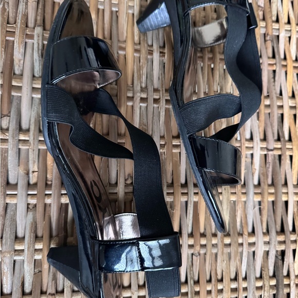 DKNY Black Strappy Sandals - Picture 2 of 5